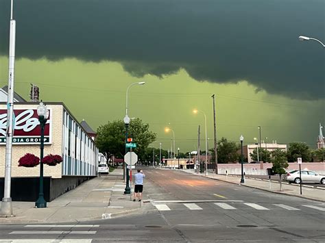 Why The Sky Turns Green During A Storm Kelo Am