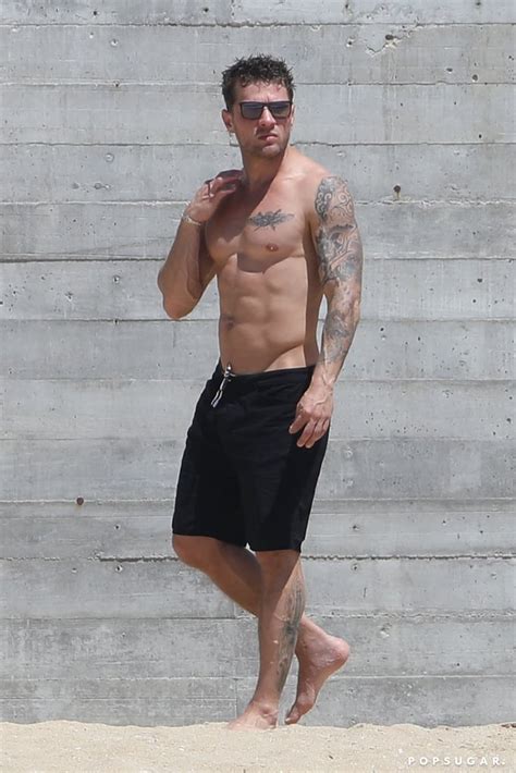 Shirtless Ryan Phillippe In Mexico Pictures Popsugar Celebrity
