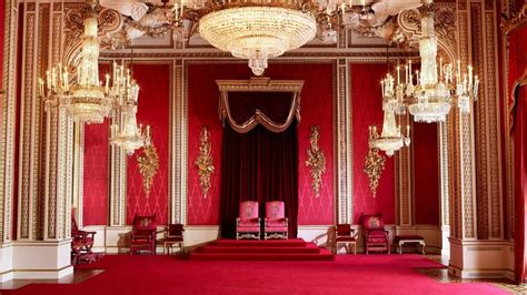 Take A Look Inside The Grandest Rooms Of Queen Elizabeths Palaces