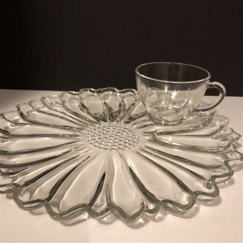 Vintage Hazel Atlas Clear Daisy Sunflower Luncheon Plate And Cup Set Of