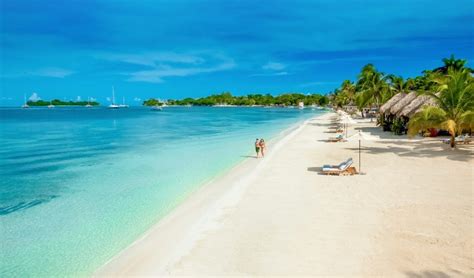 The Famous Seven Mile Beach Of Negril Jamaica
