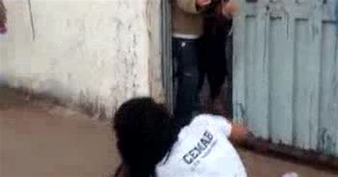 G1 Vídeo Mostra Meninas Brigando No Chão Em Frente A Escola No Df