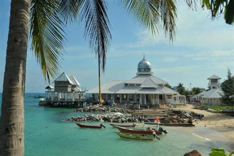 The perhentians are home to sea turtles, sharks, and all kinds of coral and fish. Perhentian Island Mosque (Pulau Perhentian Kecil) - 2021 ...