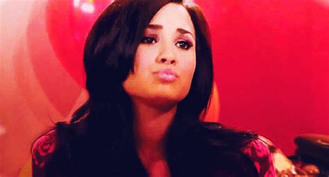 Demi Lovato Kissing  Wiffle