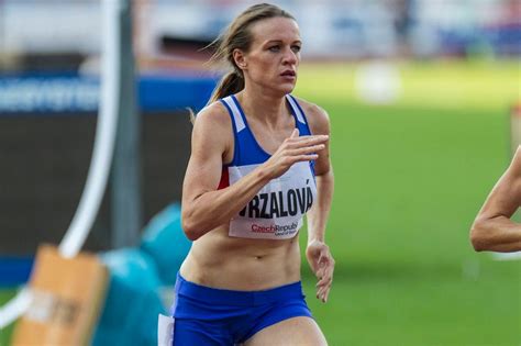 Zlatá tretra bude i s omezeným množstvím fanoušků !. Zlatá Tretra 2017 (Simona Vrzalová, 1500 metrů) (IHNED.cz)