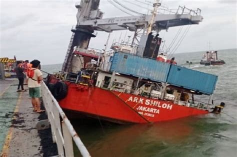 Puluhan Kru Kapal Yang Karam Di Perairan Sungsang Berhasil Dievakuasi