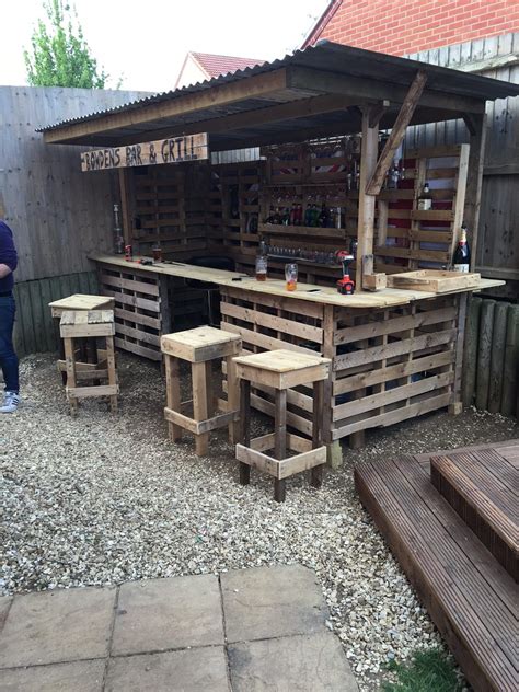 Projects With Wood Pallets 10 Diy Outdoor Bar Pallet Bar Diy Pallet