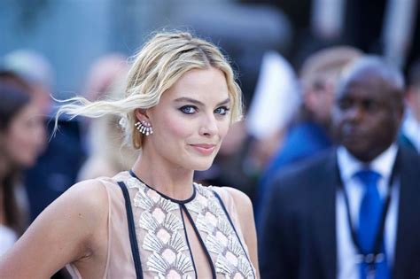 The Male Gaze Is Alive And Well In Vanity Fairs Margot Robbie Profile