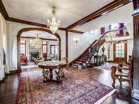 Be Transported To The Roaring 20s In This Kessler Park Italian