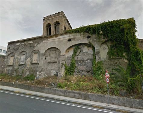 Il bilancio complessivo delle vittime sale a 92. Crolla a Torre del Greco villa del 17esimo secolo - 1 di 3 ...