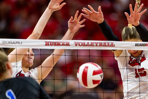 No 4 Huskers Sweep Wildcats In First Road Match Nebraska Volleyball Hail Varsity