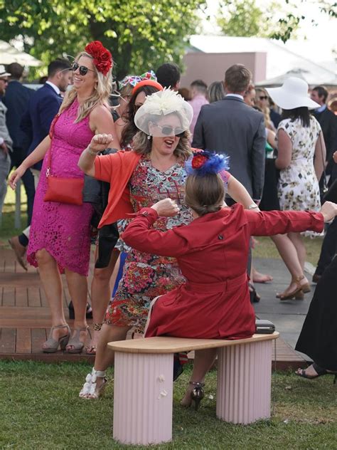 Melbourne Cup 2019 Washup Drunk Racegoers Best Photos Daily Telegraph