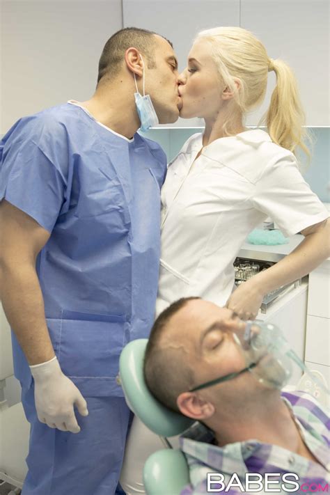 Sexy Dentist Assistant Gets Eaten Out Before Fucking Photos Abella