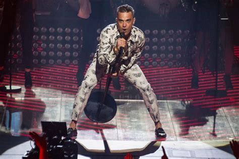 No Regrets Robbie Williams Gets Back Into Those Tiger Pants For Stage
