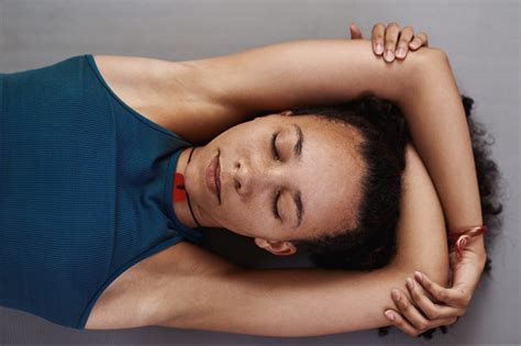 How To Meditate Lying Down Or In Bed According To Experts The Healthy
