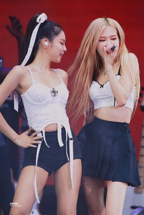 Blackpink Jennie And Rosé R Kpopfap