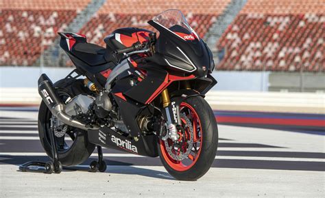 Aprilia Unveils 105 Horsepower 337 Pound Track Only Rs 660 Trofeo