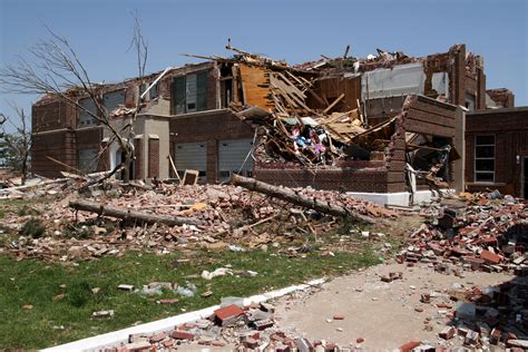Filefema 30070 Greensburg High School Tornado Damage In Kansas