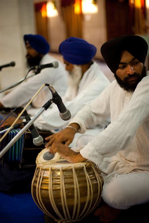 O Sikhismo Ao Alcance De Todos Costumes Importantes De Sikh Kirtan