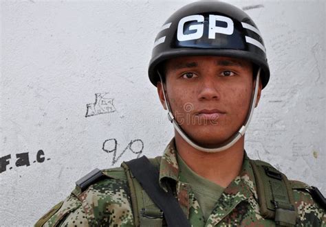 Soldado De Colombia Foto De Archivo Editorial Imagen De Ciudad 49795063