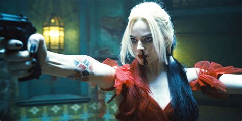The Suicide Squad Gives Harley Quinn Multiple Outfits And Weapons