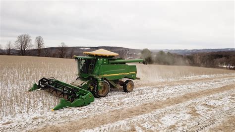 Combining Soybeans In The Snow January 7th 2020 Youtube