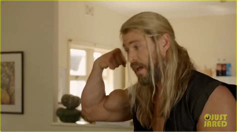 Chris Hemsworth Goes Shirtless Flexes Muscles In New Thor