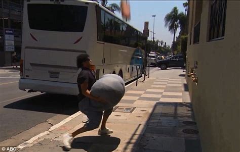 Hollywood Actor Josh Duhamel Wears 132 Pounds Scrotum For Jimmy Kimmel
