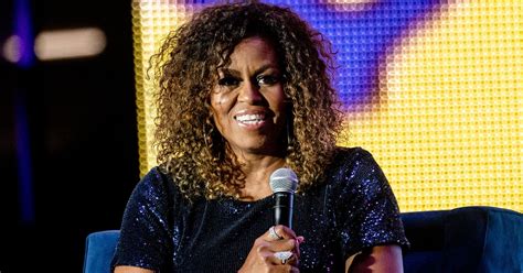 Michelle Obamas Natural Curls Make Waves At Essence Fest Huffpost