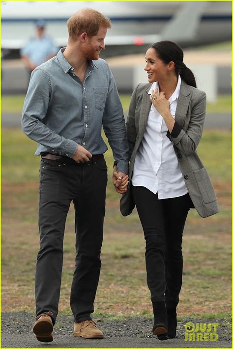 On valentine's day, the duke and duchess of sussex announced they are expecting another baby. Pregnant Meghan Markle Arrives in Dubbo with Prince Harry ...