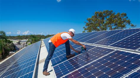 With solar power, we can warm a room so we're nice and cozy, heat water for our showers and baths, create electricity or even cook food! Mejores sistemas fotovoltaicos | OCU