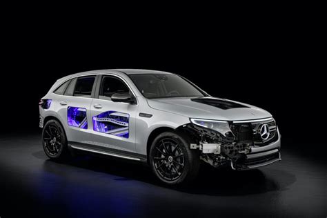 Gläserner EQC zeigt Besonderheiten des Mercedes Elektroautos