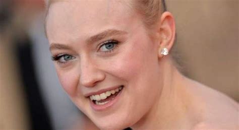 Dakota Fanning Enciende Instagram Con Foto En La Que Aparece Desnuda