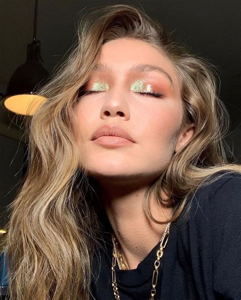 gigi hadid in 2020 pretty makeup holiday makeup looks editorial makeup