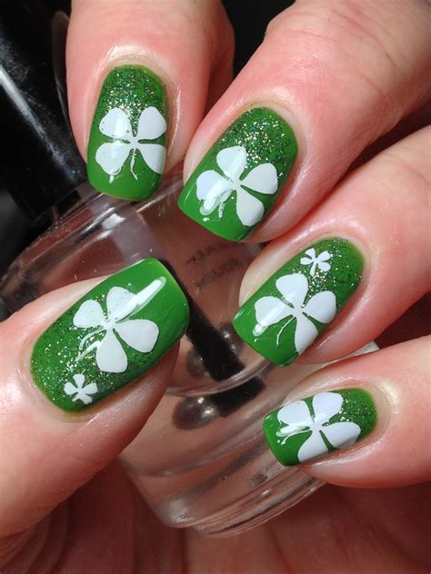 It is less than a month until st. Canadian Nail Fanatic: St. Patrick's Day Nails!