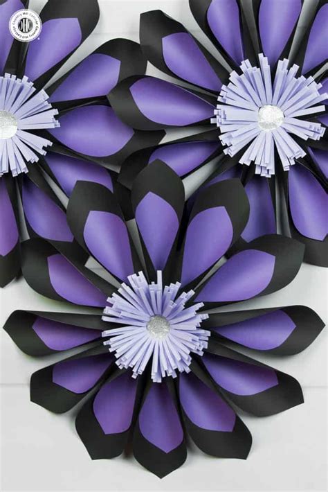 Welcome to another diy tutorial! Two-Toned Paper Flowers & Free Printable Template