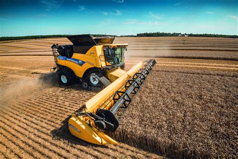 New Holland Extends Cr Revelation Combine Range And Takes Automation To