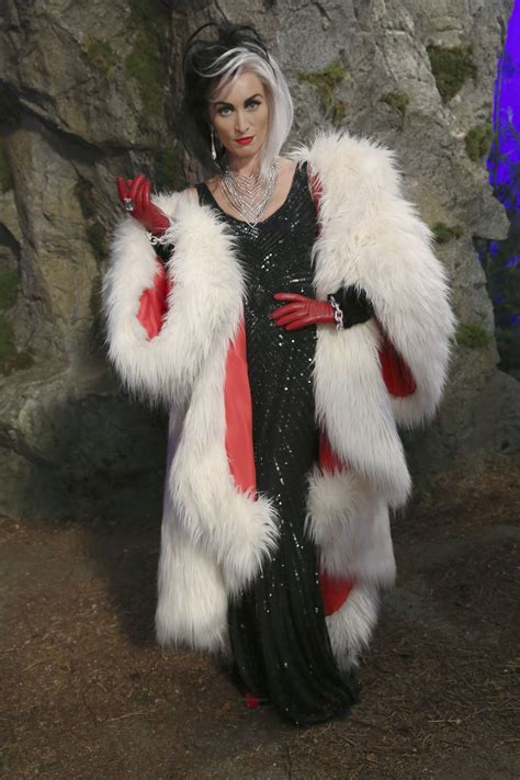 4x11 - Heroes and Villains | Halloween outfits, Cruella deville costume