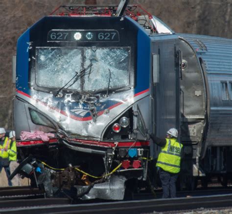 Amtrak Train Struck Backhoe At 106 Mph 2 Killed On Track Chicago Tribune