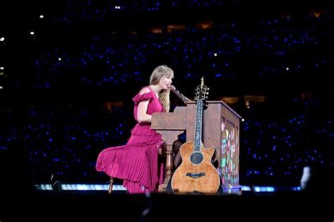See Taylor Swift Revive Come Back Be Here At Philadelphia Show
