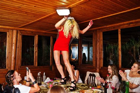 18 Hilarious Bachelorette Party Fails You Wont Even Believe