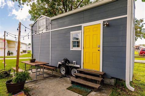 6 Cool Tiny House Airbnbs For You To Rent Apartment Therapy