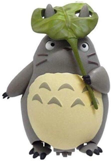 Pbc 15 Wind Up Collection My Neighbor Totoro Big Totoro Holding A Leaf