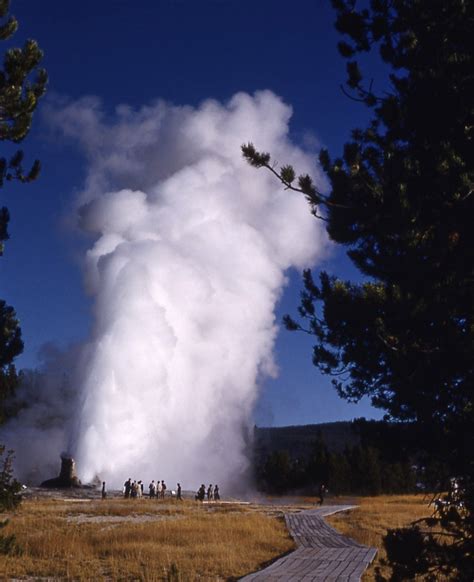Giant Geyser 2nd Largest In Yellowstone Erupts Wyoming News