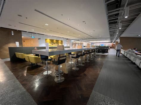 Review Qantas Business Class Lounge Singapore Changi Airport Terminal 1