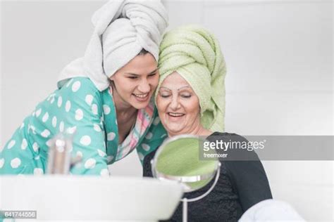 Mum And Daughter Skincare Routine Photos And Premium High Res Pictures Getty Images