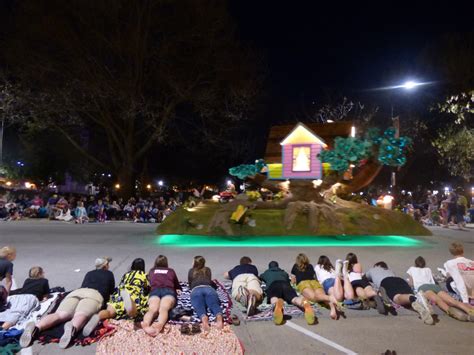 We spent a lot of money on pella windows and they turned out to be crappy. Pella Tulip Festival (aka Pella Tulip Time ...