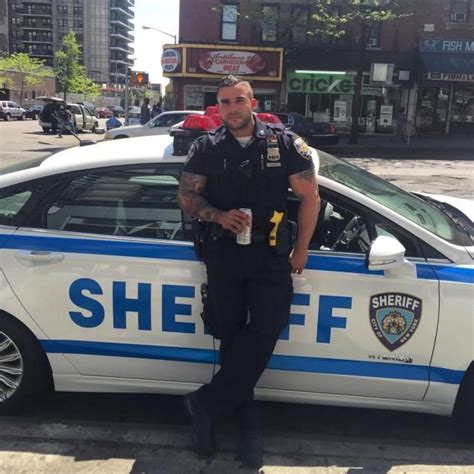 Hunky Nyc Sheriffs Deputy Melts The Internet After Sizzling Photos Go