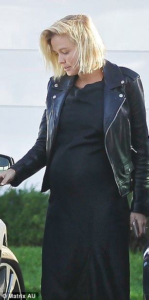 Expectant Lara Bingle Ditches The Make Up And Shows Off Her Luminous Complexion Daily Mail Online