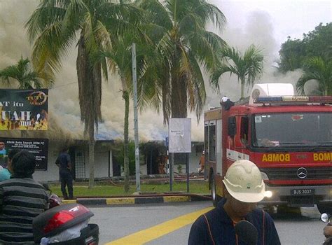 Uitm nombor 6 di malaysia dan 626 di dunia. (GAMBAR & VIDEO) Makmal UITM Shah Alam Terbakar 15 Julai ...
